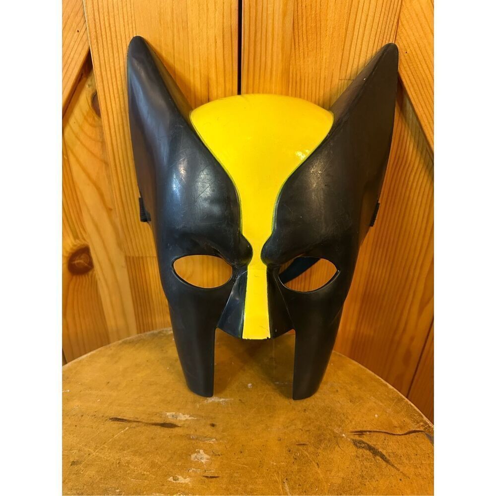Wolverine Hard Plastic Mask X-MEN 1991 Marvel Toy Biz Halloween Yellow Black VTG